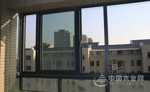 双层玻璃窗起雾原因和解决办法